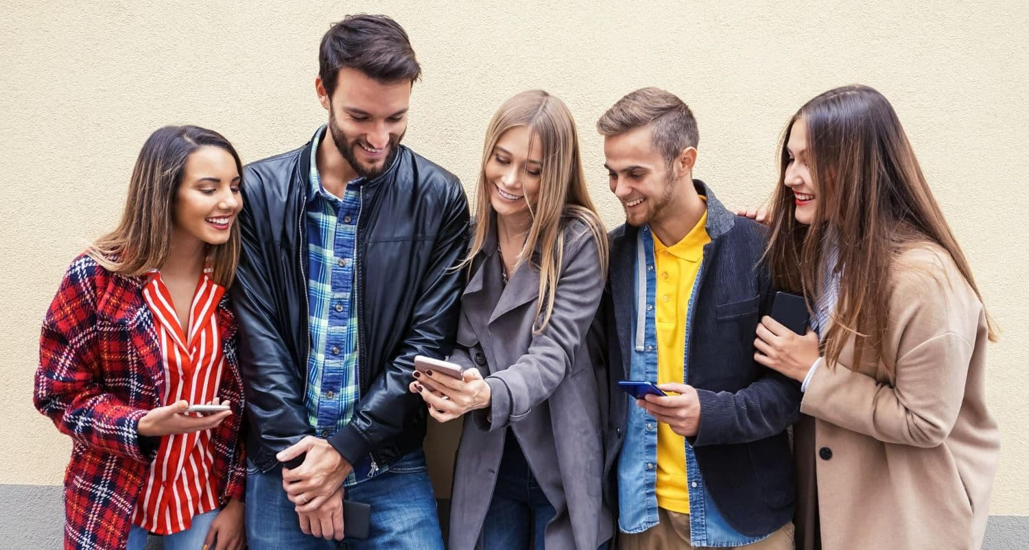 Choosing Your Wireless Provider: MVNOs vs. Traditional Carriers and Why VLE Mobile Stands Out