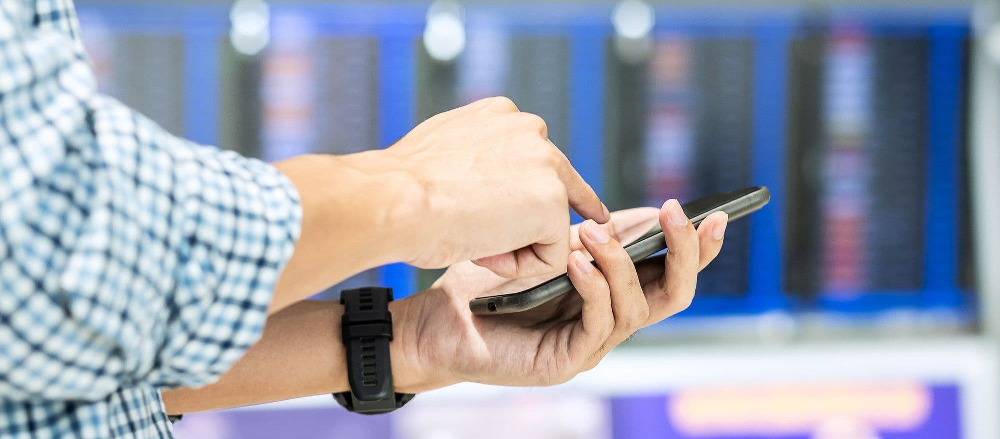 Can I Switch Between Carriers Using an eSIM Without Changing SIM Cards?